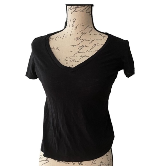 Basic tee​​ - Picture 2 of 3